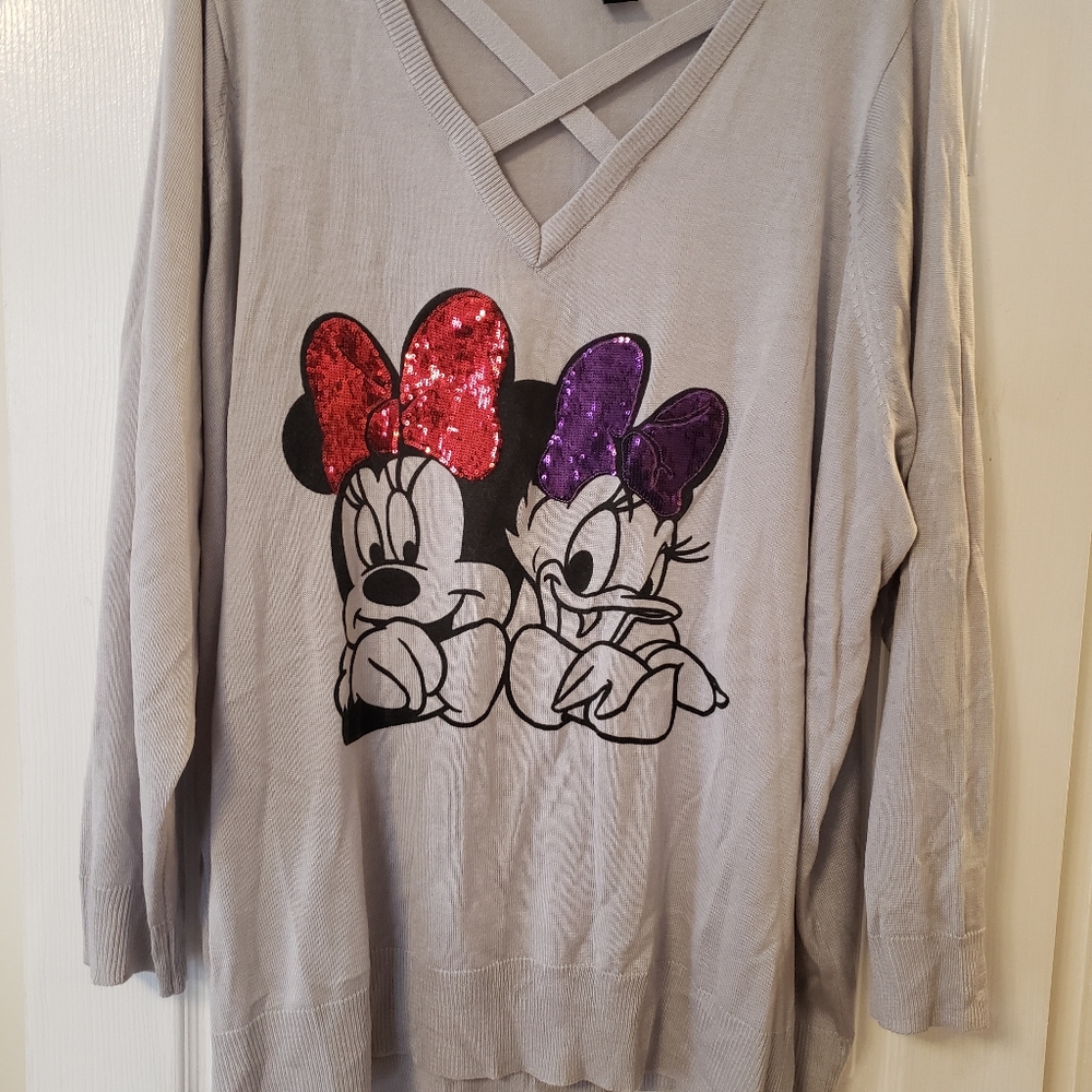 Torrid sweater size 5 featuring Disney
